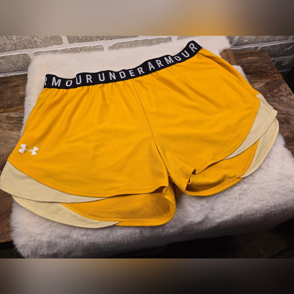 UNDER ARMOUR sports shorts